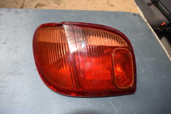 FEU ARRIERE GAUCHE TOYOTA - Vue 1